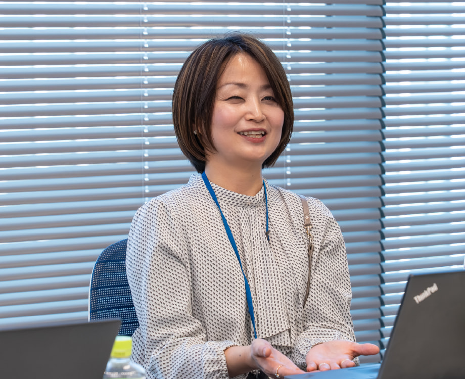 事業支援本部 経理グループ 経理チーム 伊藤 あかね 様