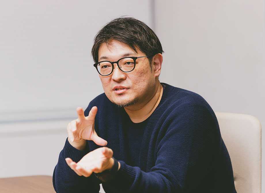 社長室戦略本部 デジタルデザイン室 課長　佐藤 章登 様