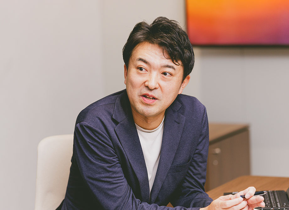 経営管理部 会計グループ 専門部長　岩間 優介 様